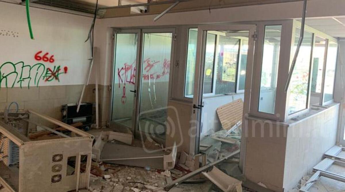 Degrado alla nuova Questura di Rimini, la bonifica coster&agrave; 8000 euro - 