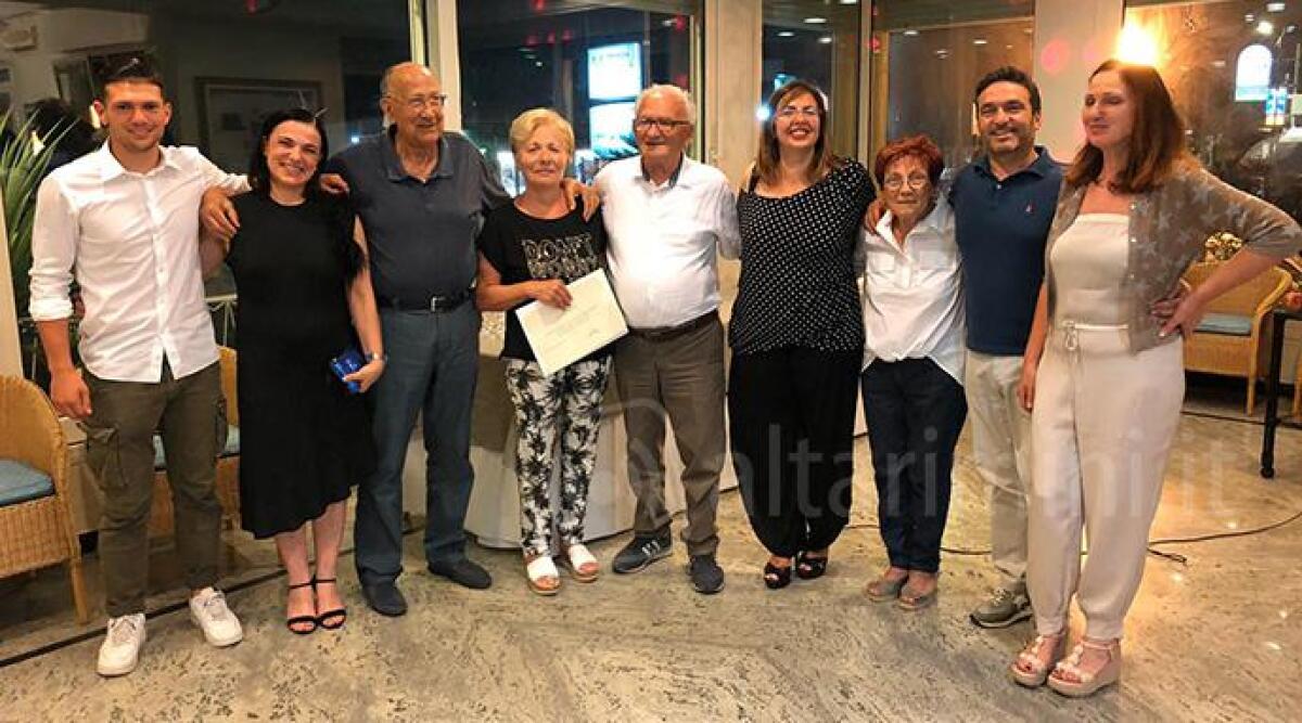 Da 40 anni in vacanza nello stesso albergo di Igea Marina: festa a sorpresa per coppia veronese - 