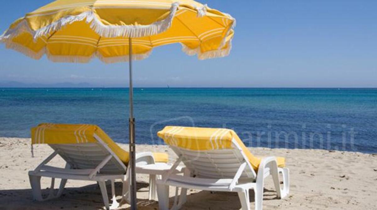 Niente ricevute fiscali sulla spiaggia: 10.000 euro di incassi 'nascosti' dagli stabilimenti balneari - 