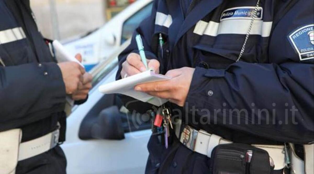 Getta l'immondizia nei cassonetti del Comune confinante: multato perch&eacute; non residente - 