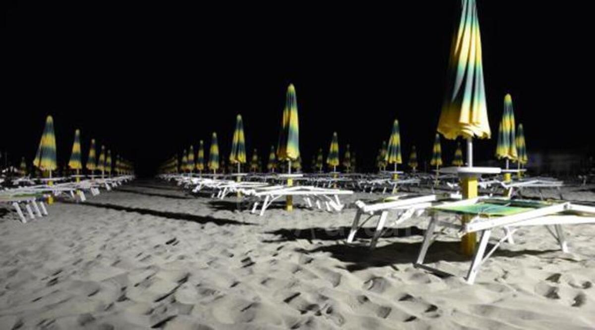 Rimini, spiagge illuminate anche di notte. Controlli sull'arenile: "Tutti in regola" - Foto di repertorio