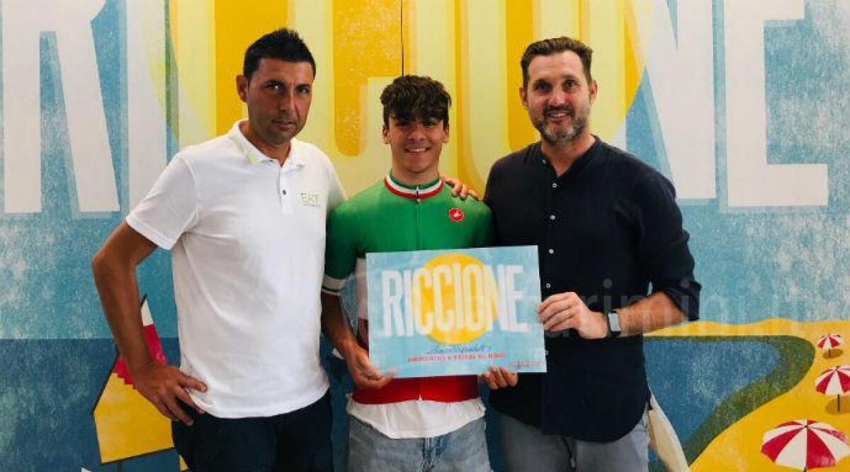 Riccione premia Lorenzo Annibali campione d'Italia di ciclismo su pista a squadre - 