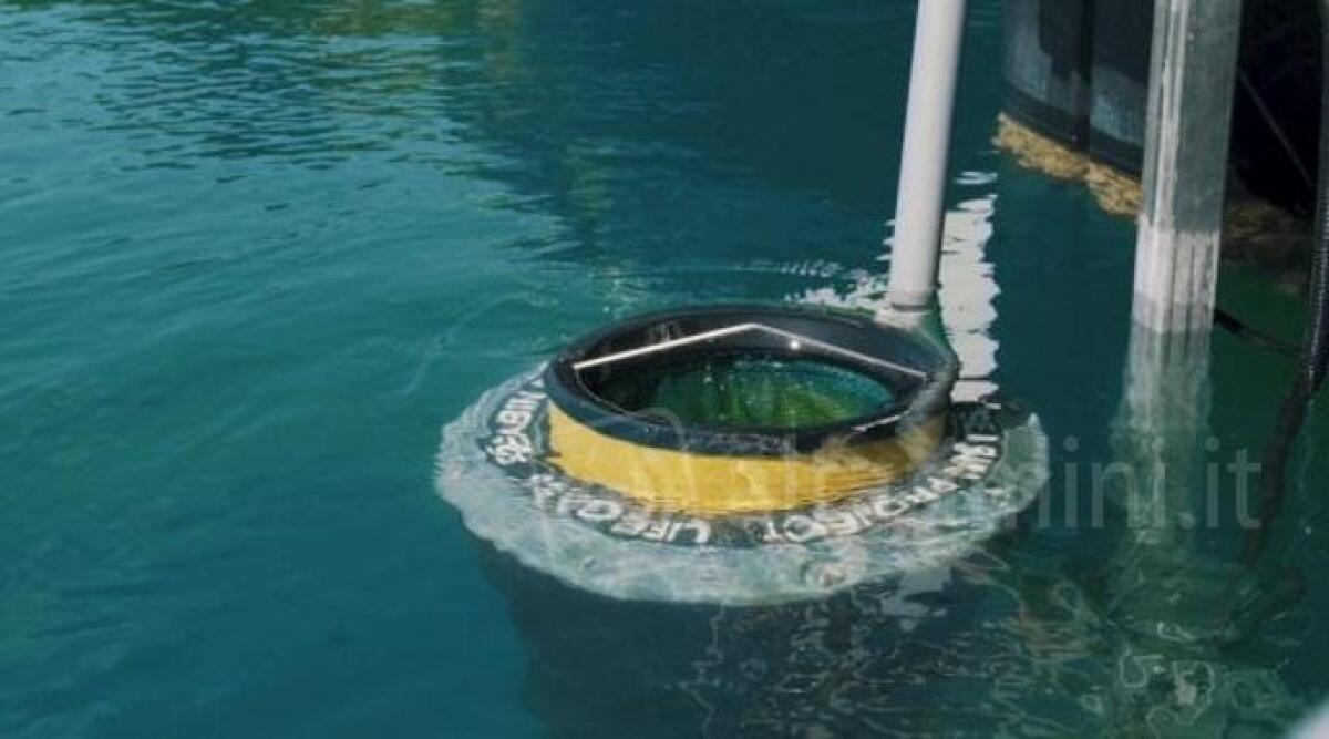 Anche a Rimini arriva il cestino che aspira e raccoglie la plastica buttata in mare - 