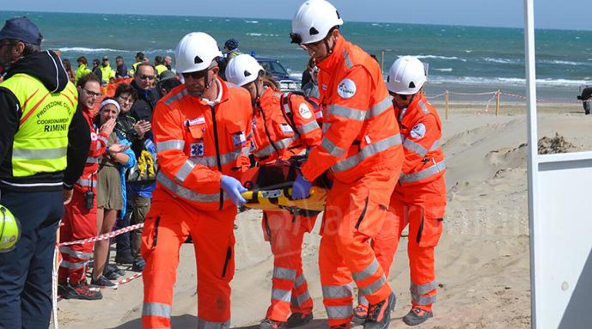 Sviene in acqua a Bellariva di Rimini, turista in codice rosso - 