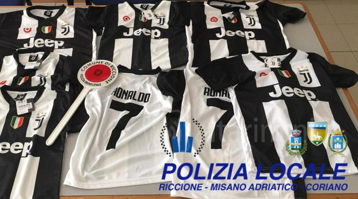 Operazione Ronaldo, sequestrate le maglie 'tarocche' di Juventus e Inter - 