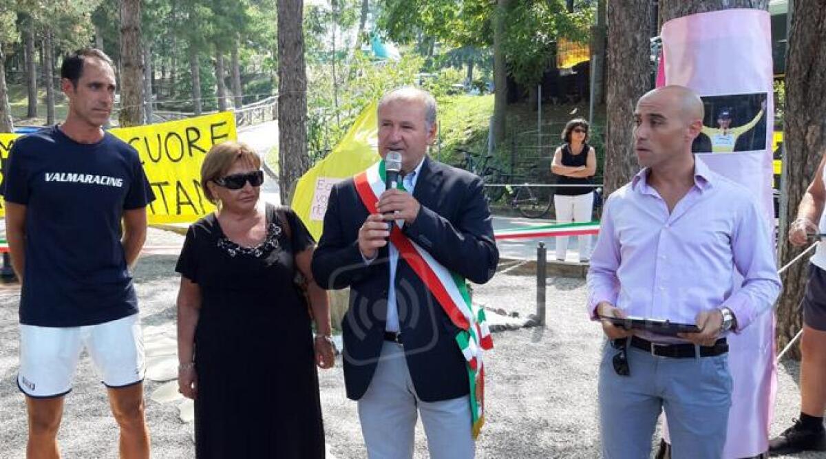 FOTO Sant'Agata Feltria, inaugurato monumento a Marco Pantani con mamma Tonina - 