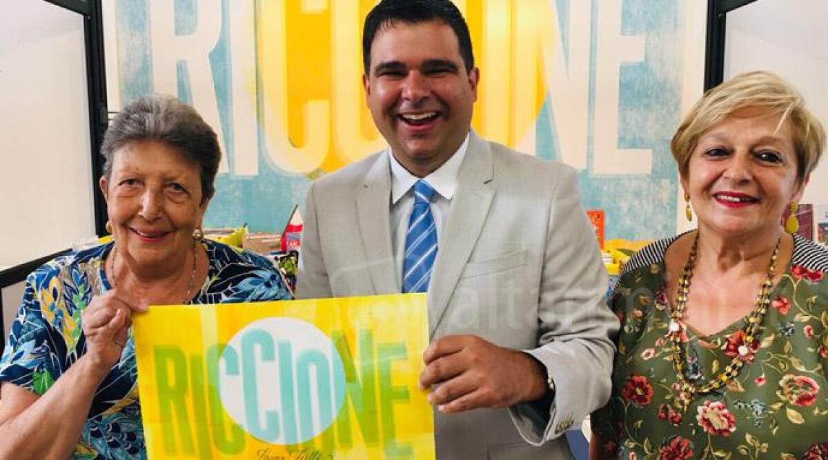 Riccione, il Comune premia Laura: da 50 anni ogni estate in vacanza nella Perla Verde - 