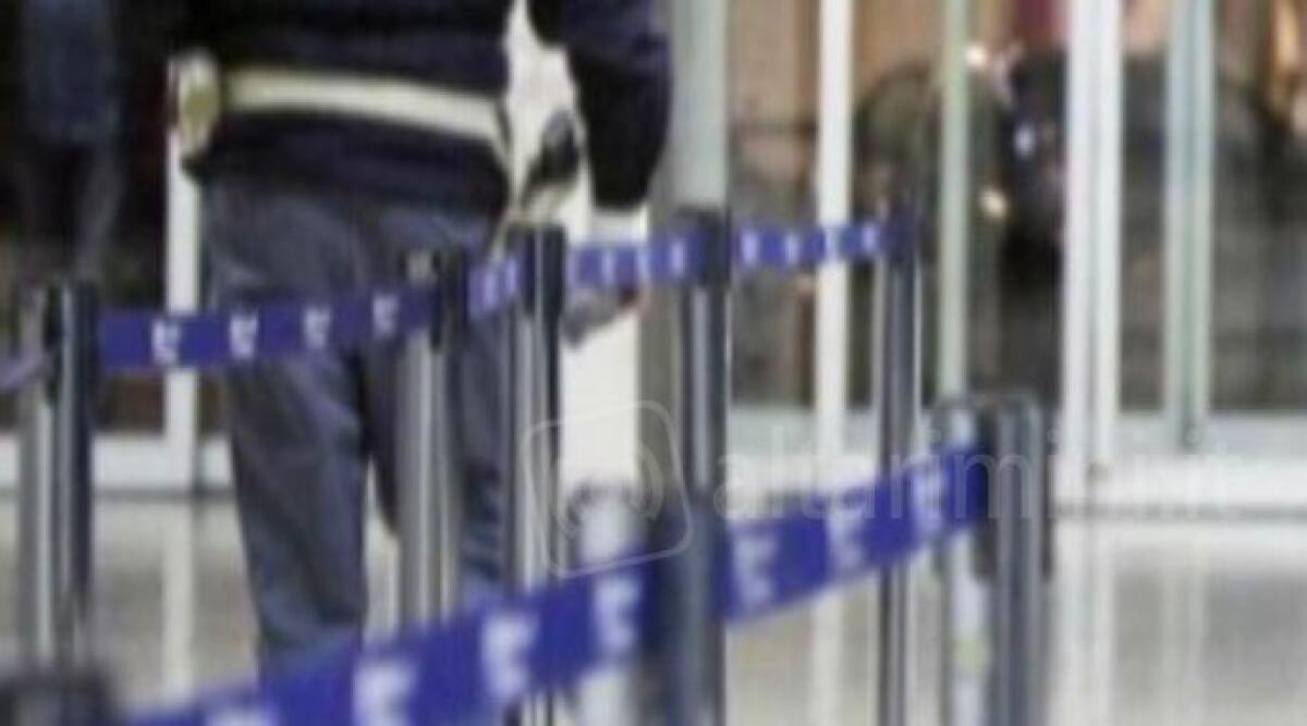 Arriva all'aeroporto di Rimini con documenti falsi: arrestato - 