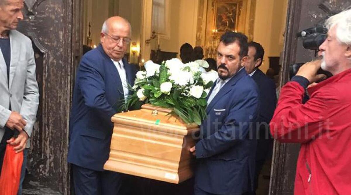 Anche Spalletti e Ulivieri ai funerali di Nicoletti. Sul feretro i vessilli di Vis e Santarcangelo -