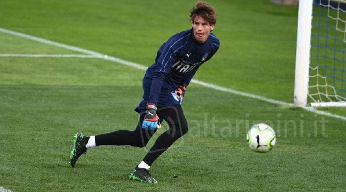 Calcio, esordio in Under 21 con vittoria per il portiere riminese Marco Carnesecchi - 