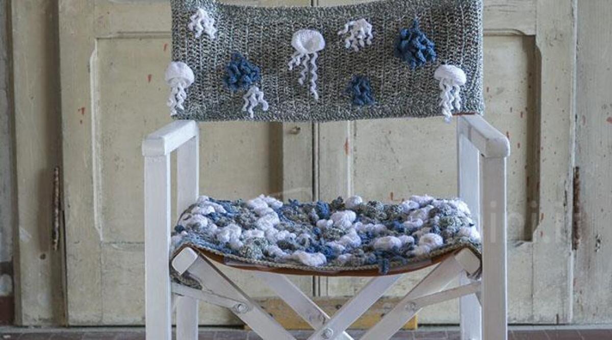 Sedie da spiaggia usurate trasformate in opere d'arte: ecco quelle premiate alla colonia Bolognese - 