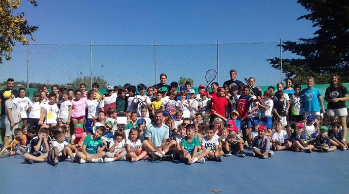 A Morciano di Romagna i bambini del centro estivo incontrano Stefano Galvani, tra i primi 100 tennisti del mondo - 