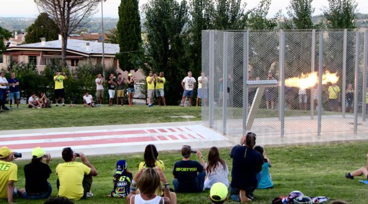Coriano, la fiamma dedicata a Marco Simoncelli saluta gli ospiti del motomondiale - 