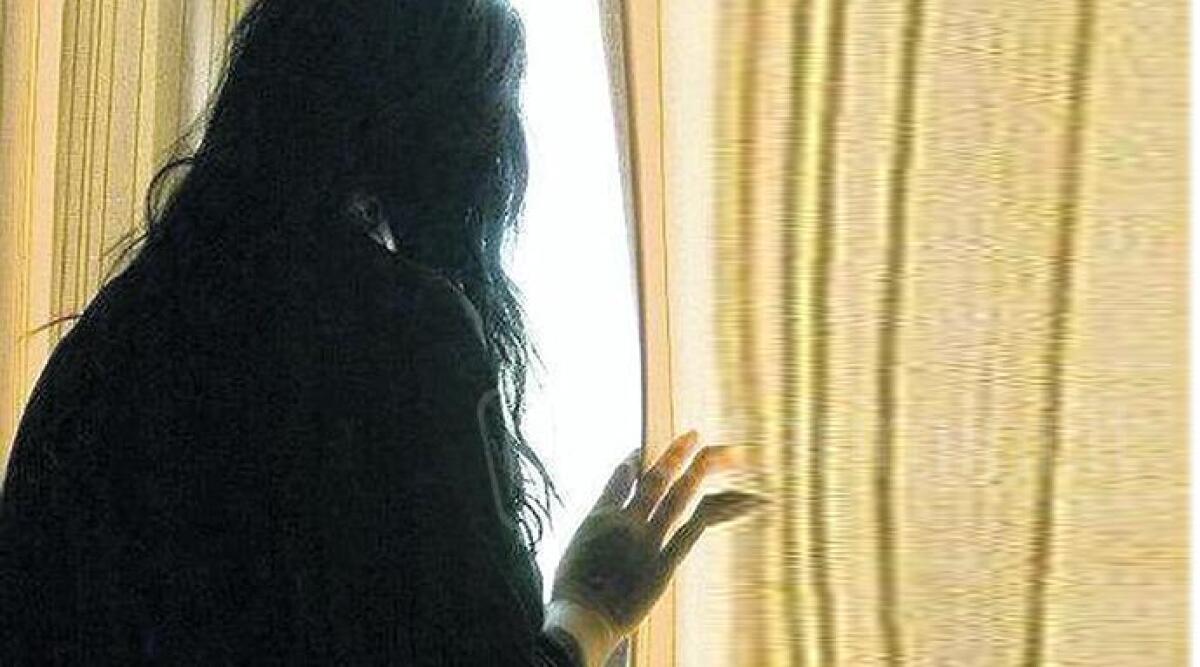 Rimini: vicina da incubo, tra lanci di escrementi umani e secchiate di rifiuti - 