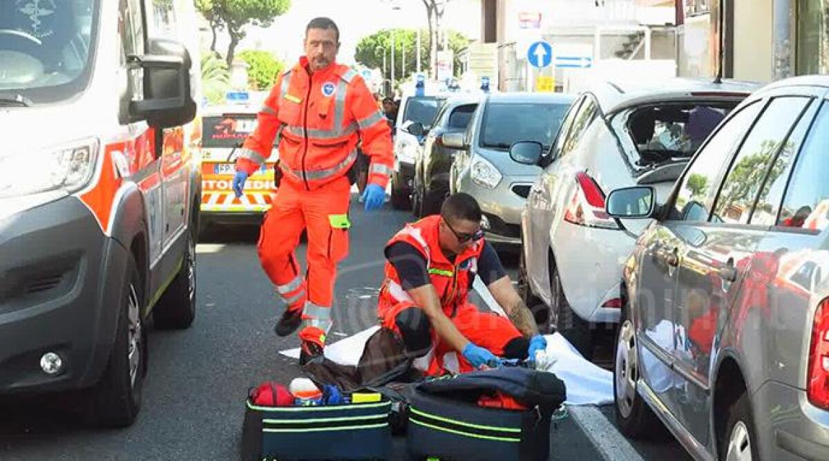 VIDEO Donna muore investita sotto gli occhi del figlio mentre attraversa via Marecchiese -
