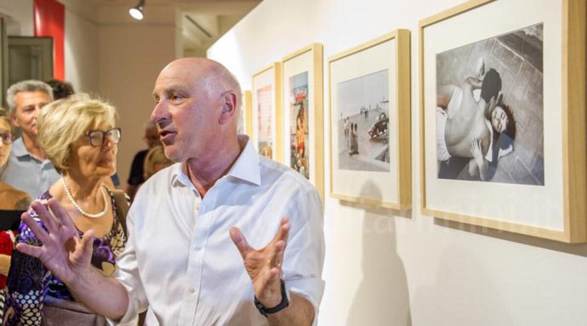 Circa 6000 persone hanno visitato la mostra di fotografie di Claude Nori a Villa Mussolini - 