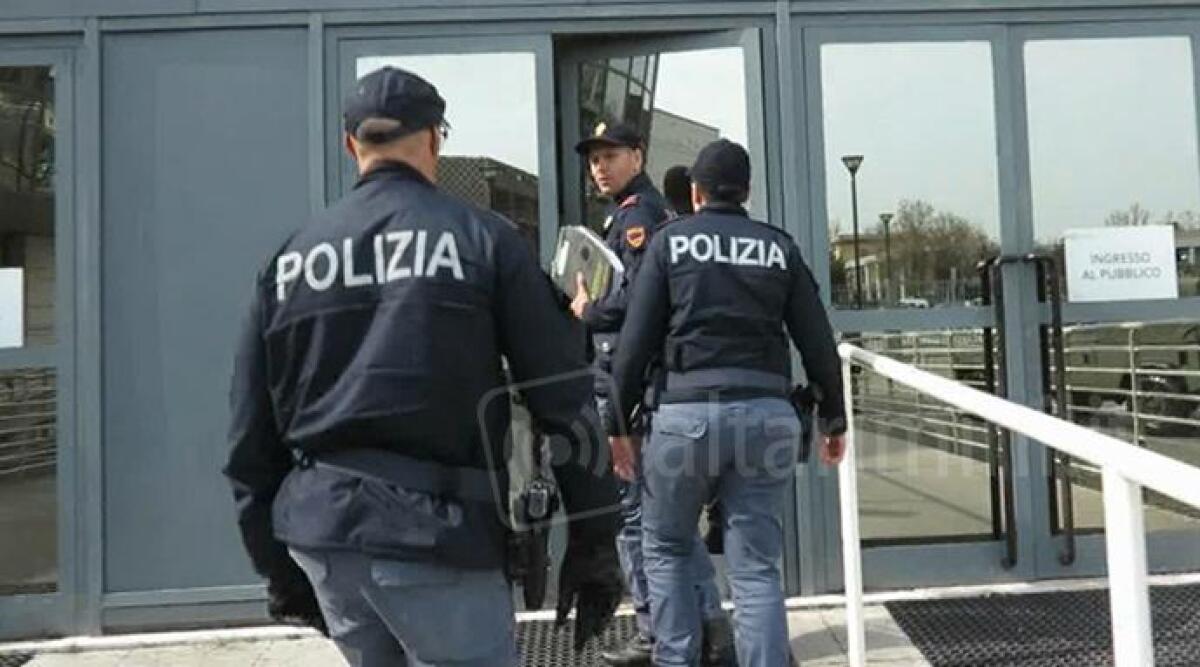 Genitori denunciano figlio 45enne riminese violento e drogato - Esterno del tribunale di Rimini