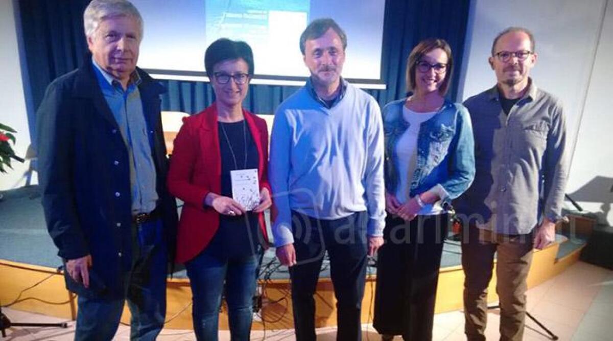 Riccione, il poeta Luca Nicoletti ha presentato il suo ultimo libro &quot;Il paese nascosto&quot; - 