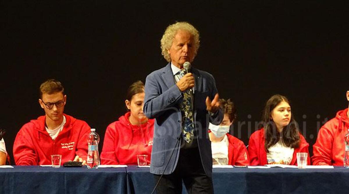 Studenti in lotta contro tumori e malattie a confronto con i loro coetanei - 