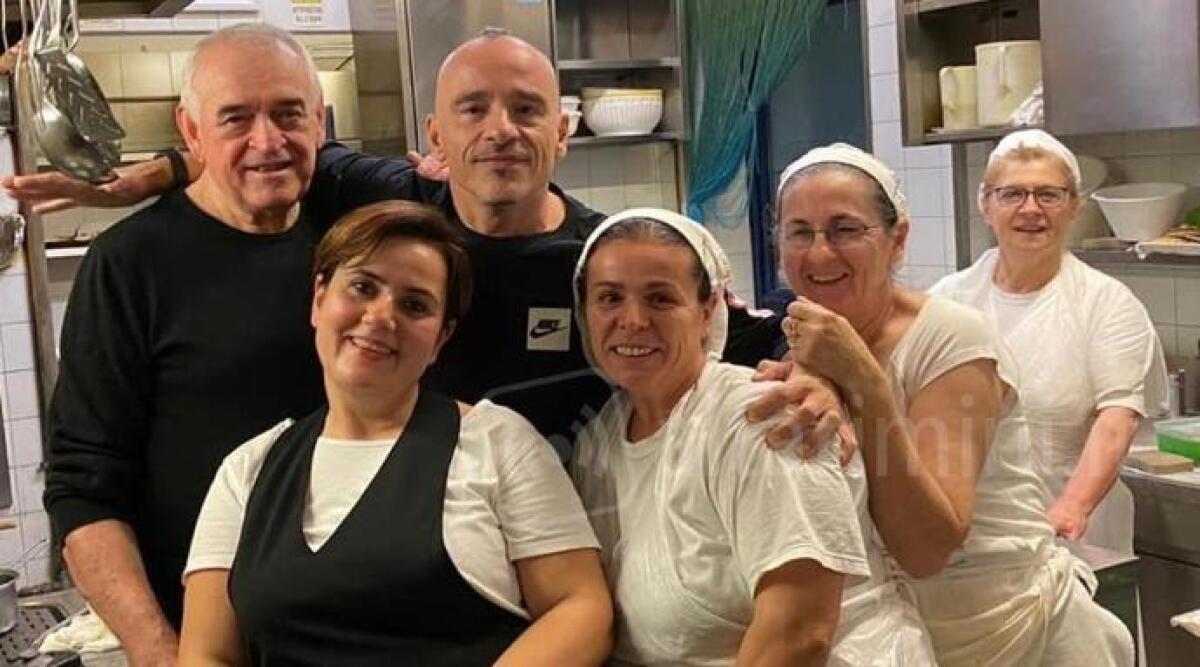 Una grigliata di pesce prima del concerto: Eros Ramazzotti a cena a Bellaria - 