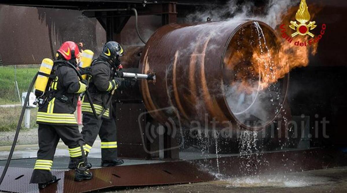 VIDEO Soccorritore Aeroportuale: corso concluso, formati 30 Vigili del Fuoco - 