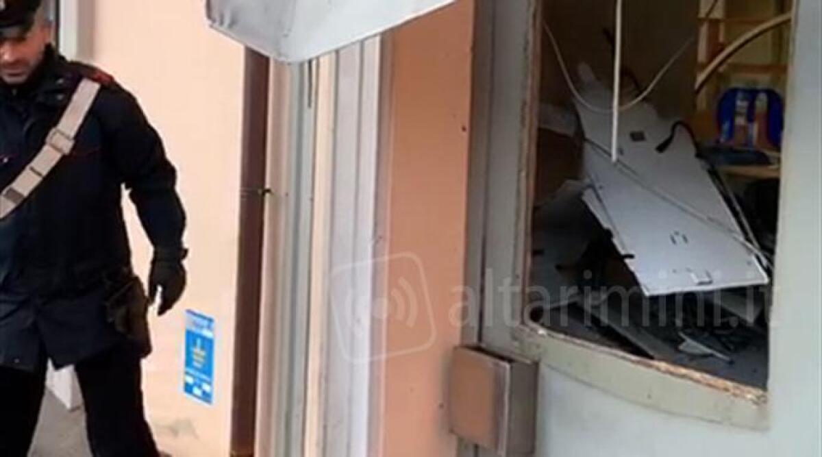 VIDEO Villa Verucchio: boato nella notte, esplode il bancomat - 