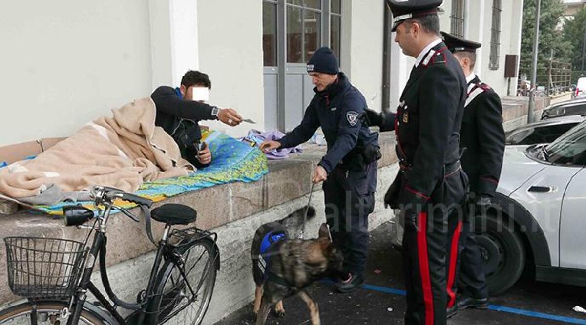 Rimini: clochard sgomberati dall'area del Bike Park della Stazione Ferroviaria - 