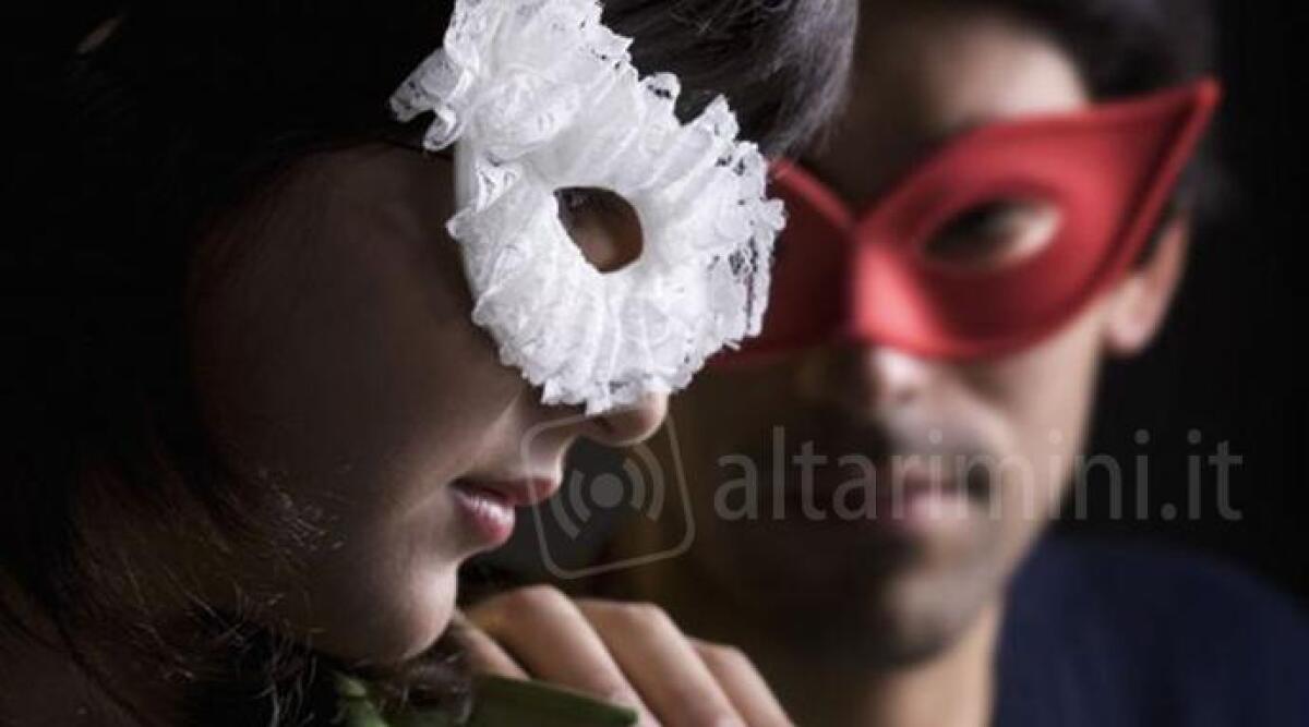 Orecchio staccato a morsi alla fidanzata nel club di scambisti: condannato a quattro anni - 