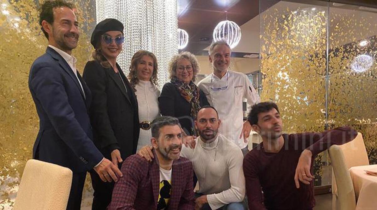 Milly Carlucci e lo staff di Ballando on the Road a cena al Quartopiano di Rimini - 