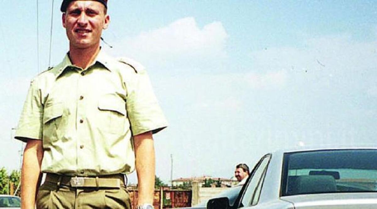 Caso Scieri, fu 'punito' perch&eacute; parlava al cellulare. Per la procura militare non fu nonnismo - Emanuele Scieri
