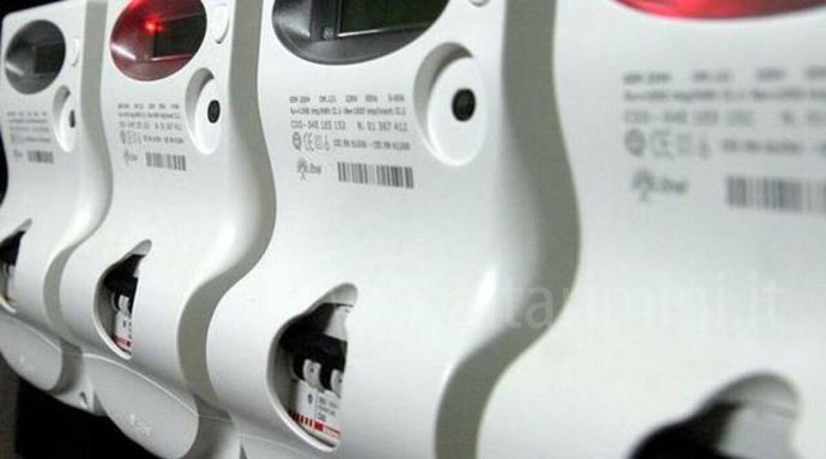 Palestra riminese si attacca al contatore del vicino: soci accusati di furto di energia elettrica - 