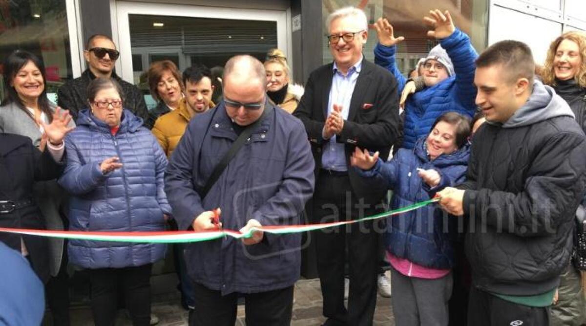 A Riccione nasce ‘Atelier a 21 mani’, il negozio di Cuore 21: a sorpresa inaugura La Pina -