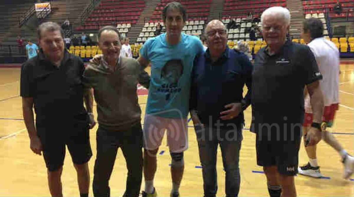 Pallamano, 'Gigi numero 1', la sfida delle vecchie glorie in onore del portierone Vignali - 