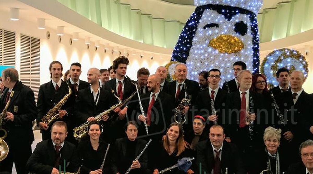 Centro Commerciale I Malatesta festeggia compleanno con un originale concerto e maxi torta -