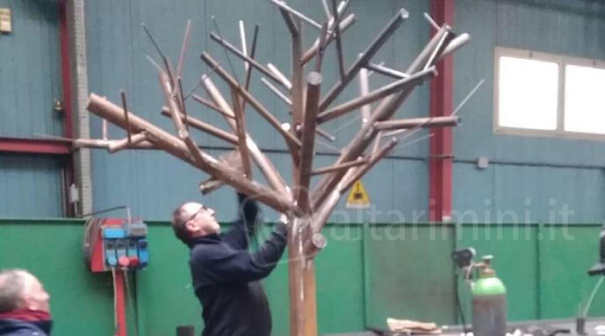 L'albero di ciliegio dedicato a Tonino Guerra per l'EcoNatale di Santarcangelo - 
