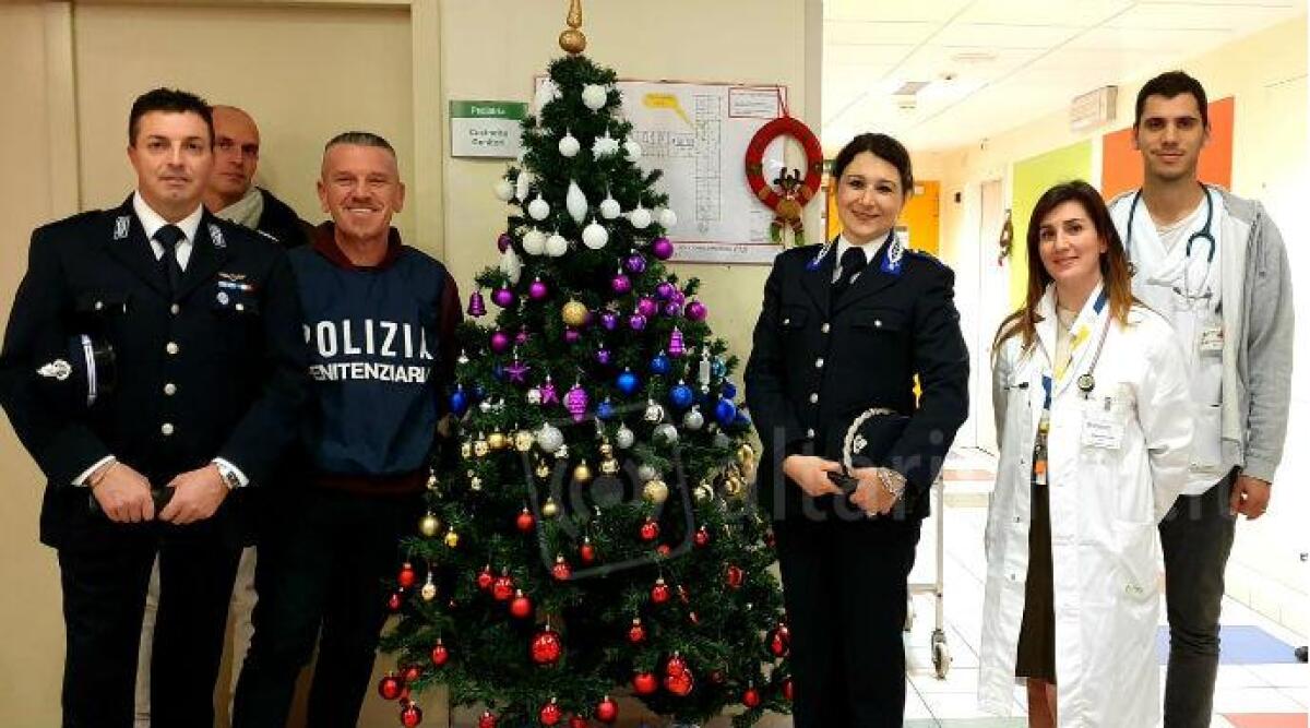 Rimini, doni ai pazienti del reparto di Pediatria da parte della Polizia Penitenziaria - 