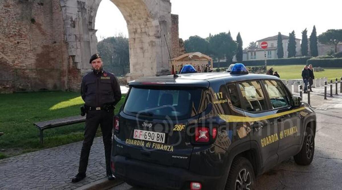 Infastidisce i clienti di un bar del centro di Rimini, peruviano arrestato per resistenza e violenza - Foto di repertorio