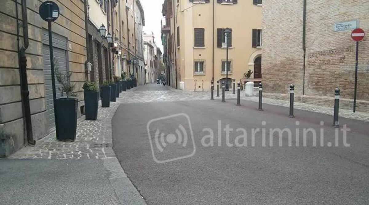Rimini, via Bertola nelle immagini di sette fotografi, una mostra per raccontare uno spazio - 