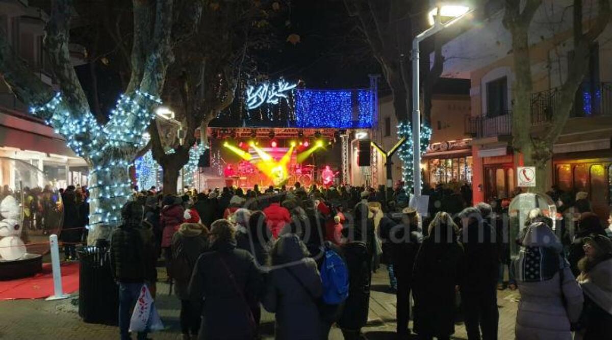 Un successo il capodanno all'Isola dei Platani di Bellaria affollata tra cittadini e turisti -