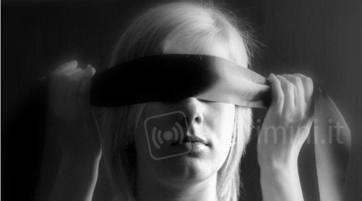 Rimini, propone giochi sadomaso all'ex, lui non ci sta, lei lo tormenta - 