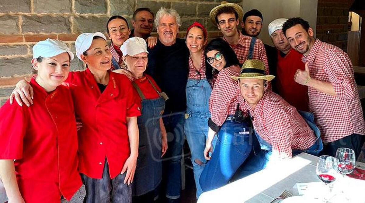 Adriano Pappalardo ospite a sorpresa al ristorante Da Rinaldi: 'pazzo' per i cappelletti in brodo -