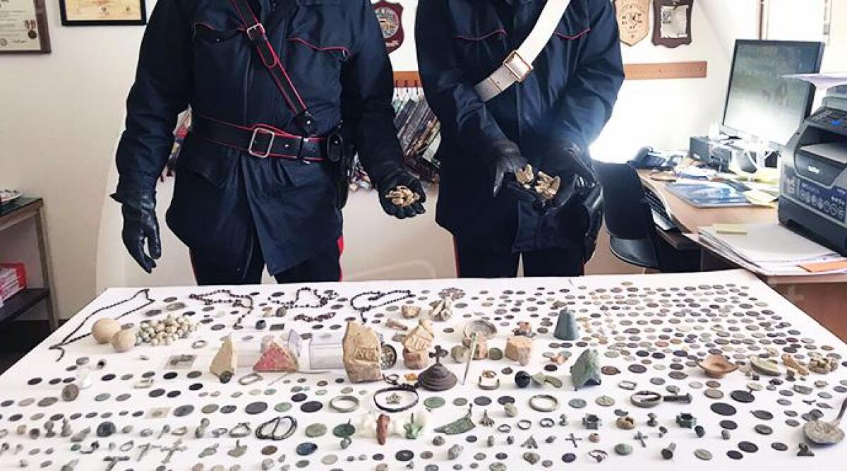 FOTO Tesoretto di reperti archeologici nel cuore della Valconca, denunciato 55enne di Saludecio -