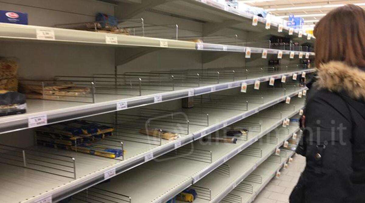 Coronavirus, nel riminese supermercati presi d&rsquo;assalto. Anche il luned&igrave; mattina non &egrave; stato diverso - 