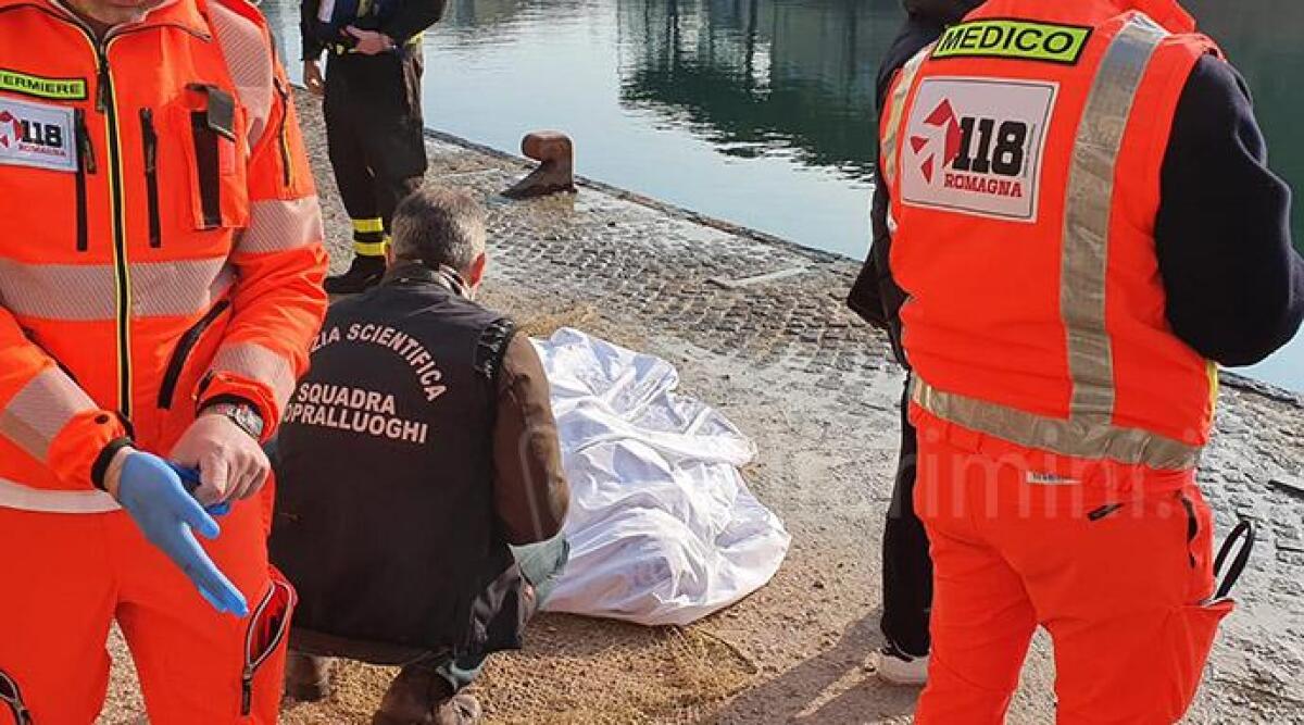 VIDEO Tragica scoperta nel porto di Rimini, ritrovato cadavere di un uomo -