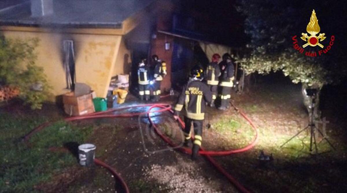 VIDEO Incendio in un'abitazione, forse colpa del camino non spento completamente -