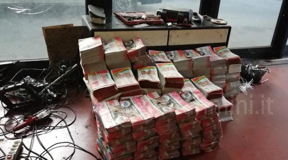 Magazzino per il volantinaggio trasformato in dormitorio: trovate 24 persone - 