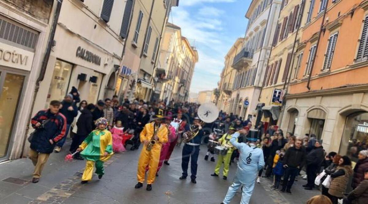 Musica, allegria alla prima giornata di ColorCoriandolo, ma l'evento della seconda giornata &egrave; sospeso - 