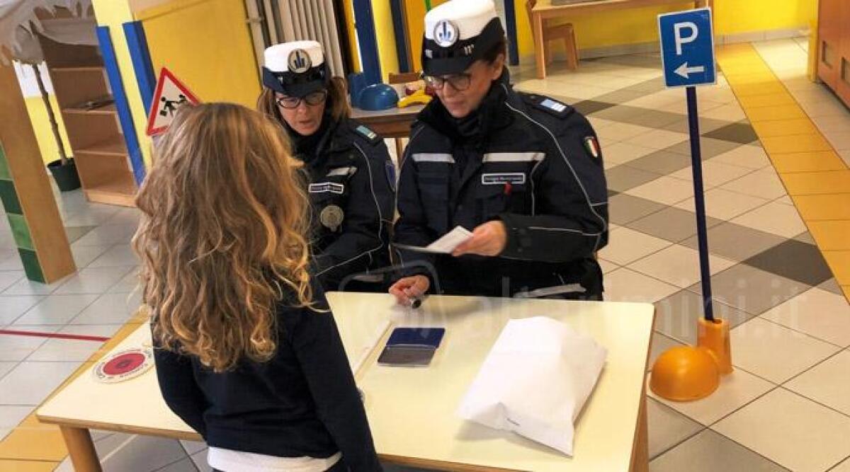 I bambini della scuola Centro di Cattolica a lezione di educazione stradale - 