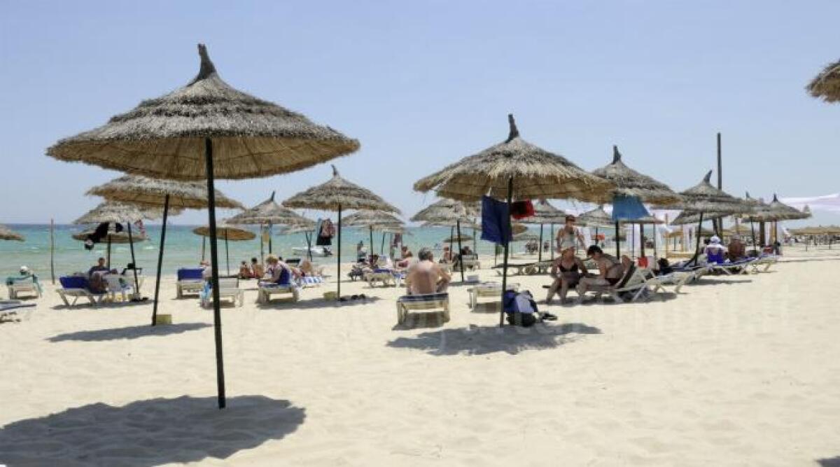 Stavano partendo per le vacanze in Tunisia: denunciati dieci turisti provenienti da Rimini - 