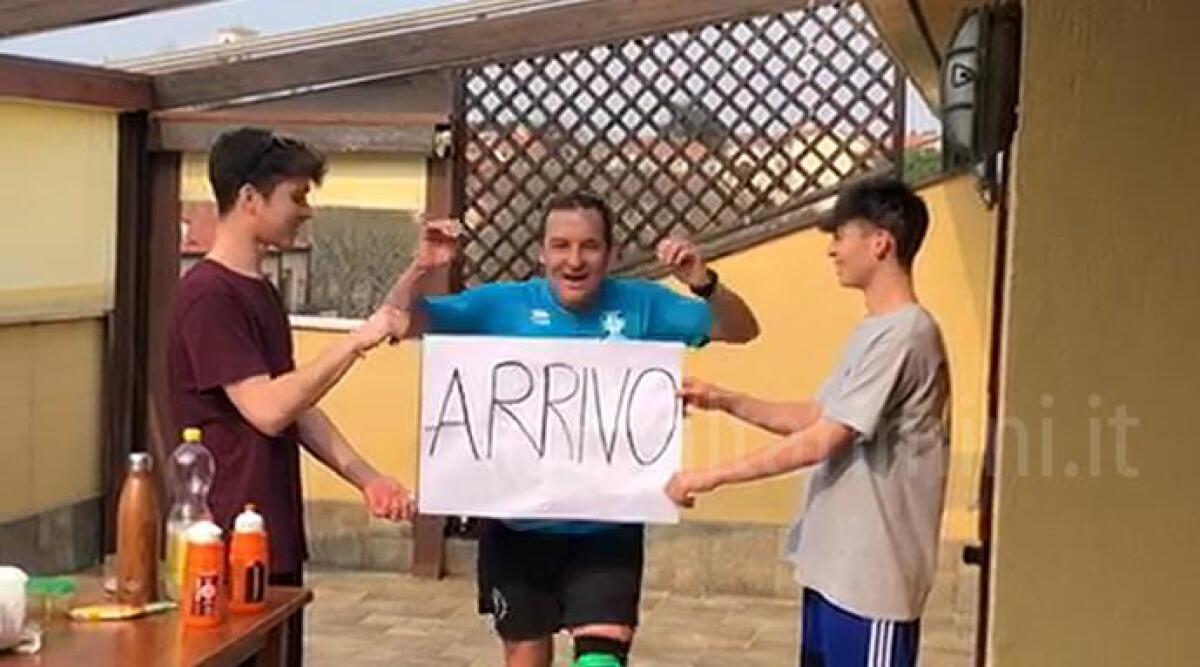 VIDEO Coronavirus, riminese corre la mezza maratona in casa - 